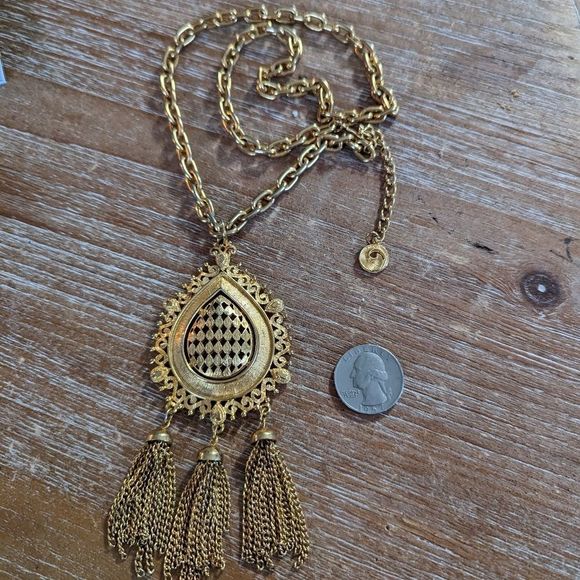 linser Jewelry - Lisner vintage goldstone necklace